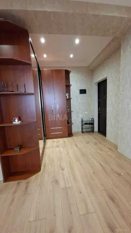 Satılır 3 otaqlı mənzil 110 m²