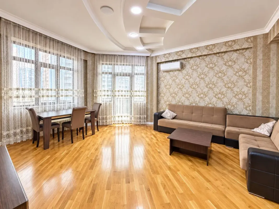 Kirayə verilir 3 otaqlı mənzil 140 m²
