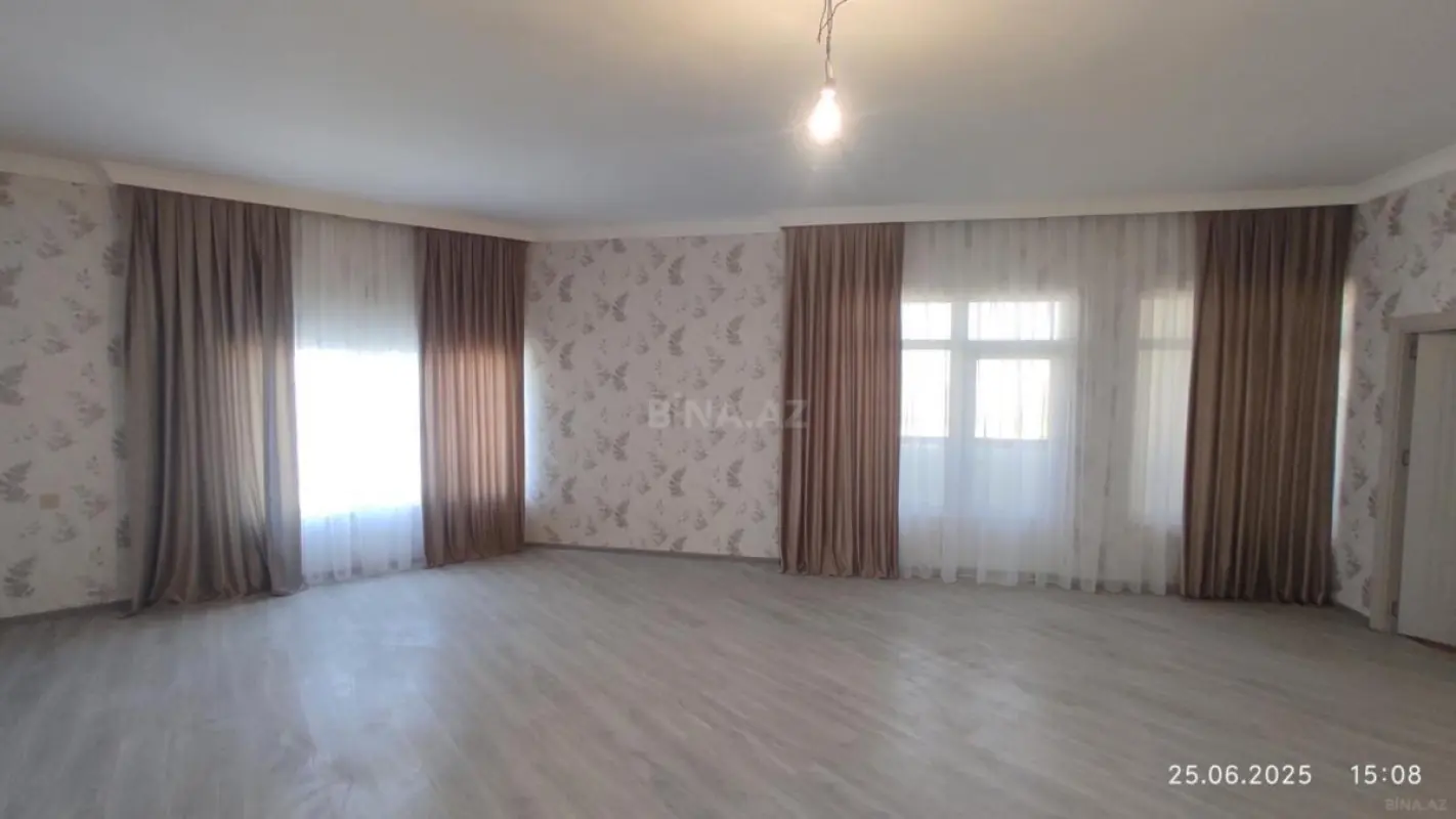 Satılır 3 otaqlı mənzil 134 m²