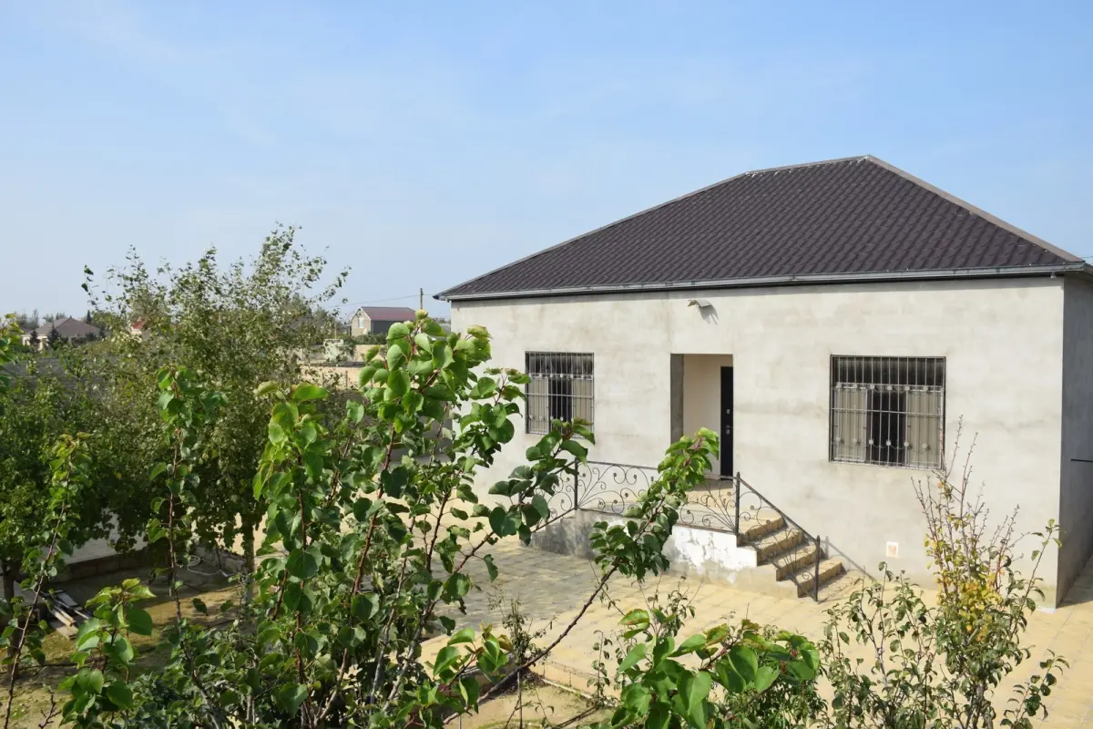 Satılır 4 otaqlı həyət evi 100 m²