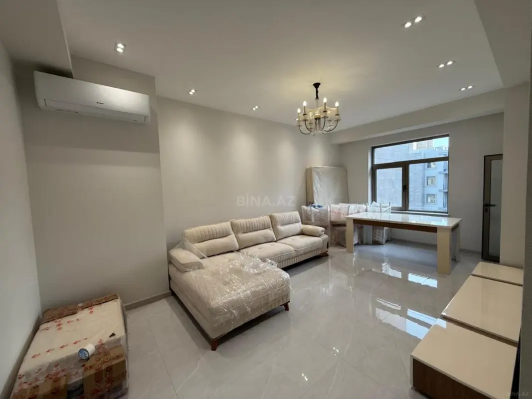 Kirayə verilir 3 otaqlı mənzil 130 m²