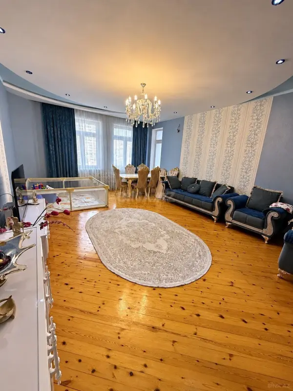 Satılır 3 otaqlı mənzil 140 m²