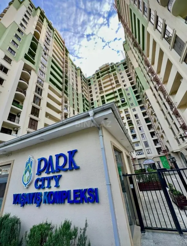 Satılır 3 otaqlı mənzil 145 m²