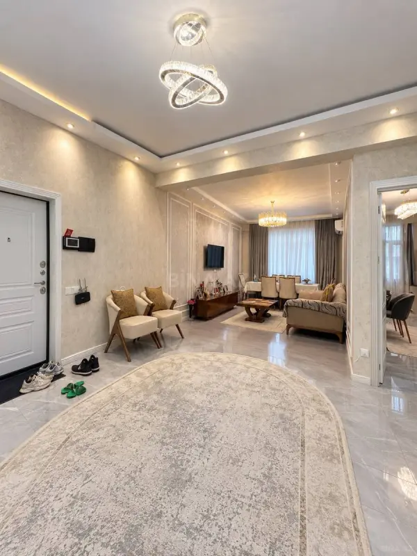 Satılır 3 otaqlı mənzil 110 m²