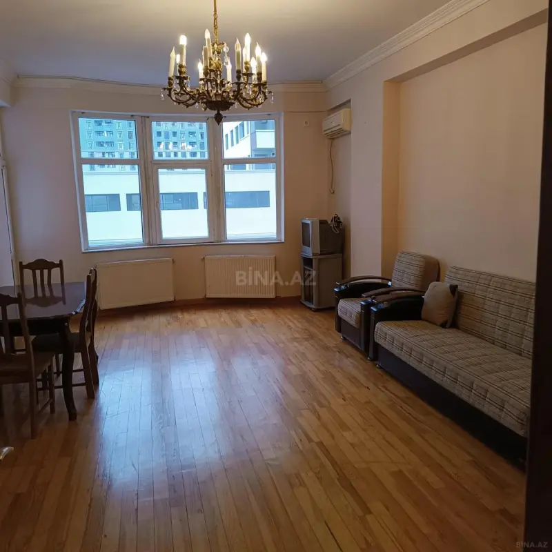 Satılır 3 otaqlı mənzil 122 m²