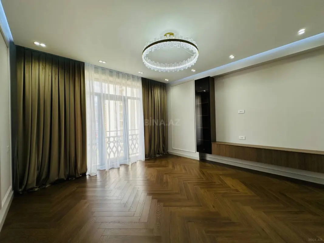 Satılır 3 otaqlı mənzil 113 m²
