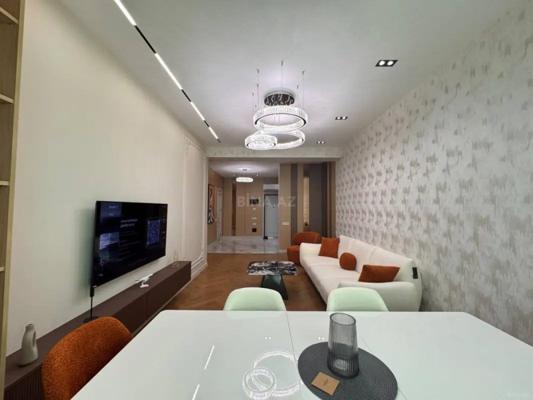 Satılır 4 otaqlı mənzil 128 m²