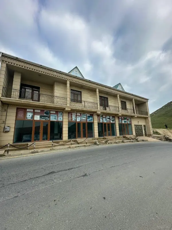 Satılır 7 otaqlı həyət evi 300 m²