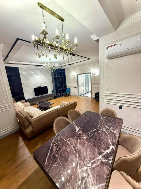 Satılır 3 otaqlı mənzil 136 m²
