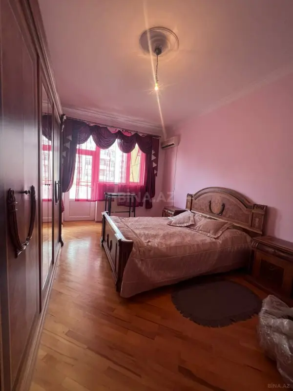 Kirayə verilir 4 otaqlı mənzil 166 m²