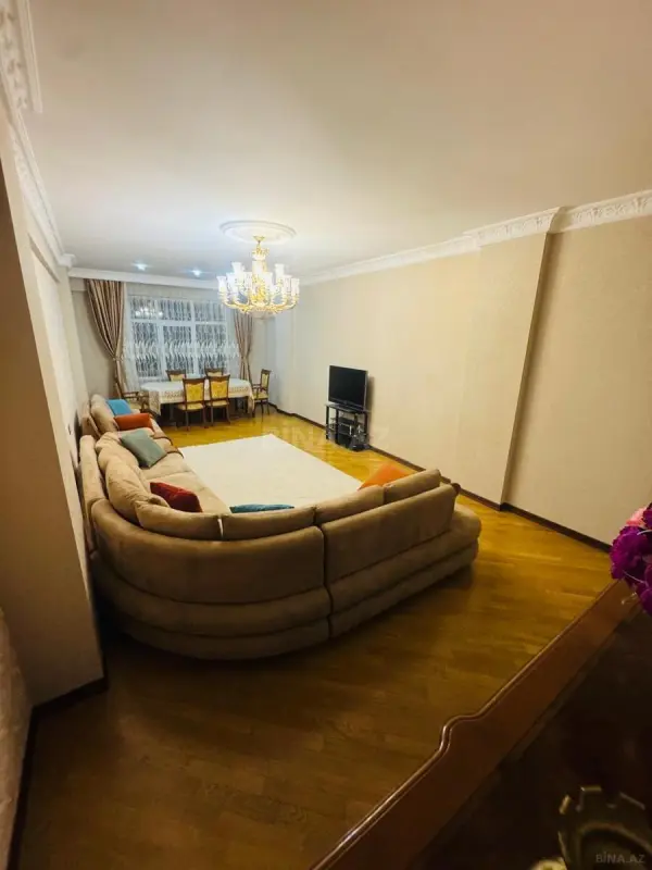 Kirayə verilir 3 otaqlı mənzil 135 m²