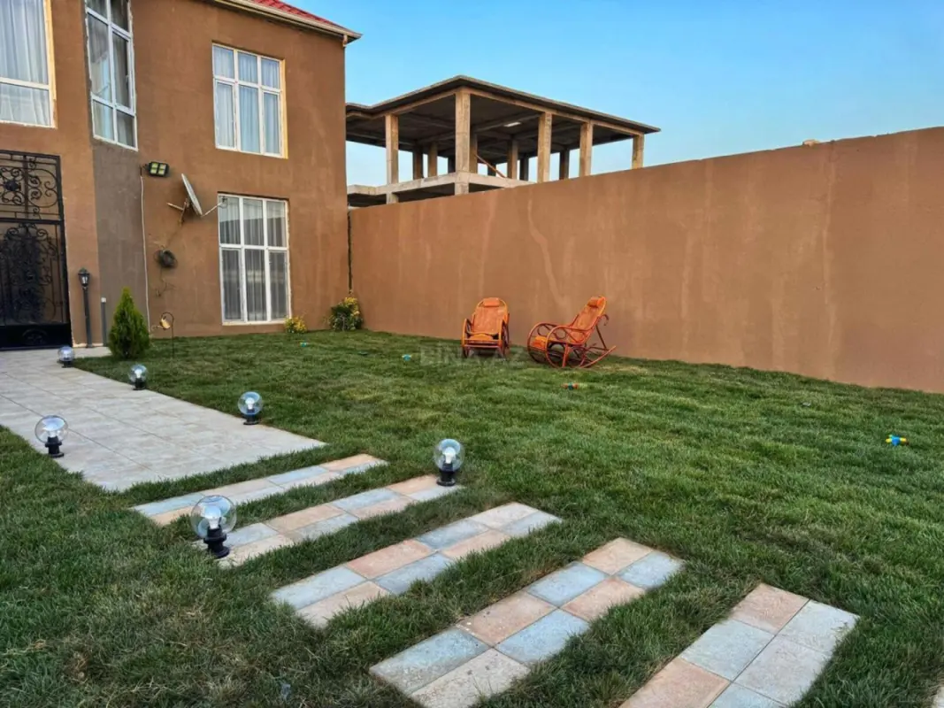 Satılır 5 otaqlı həyət evi 320 m²