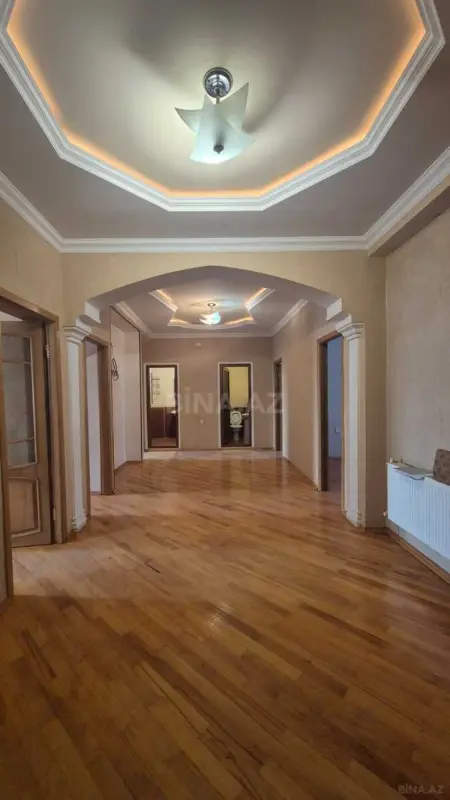 Satılır 4 otaqlı mənzil 160 m²