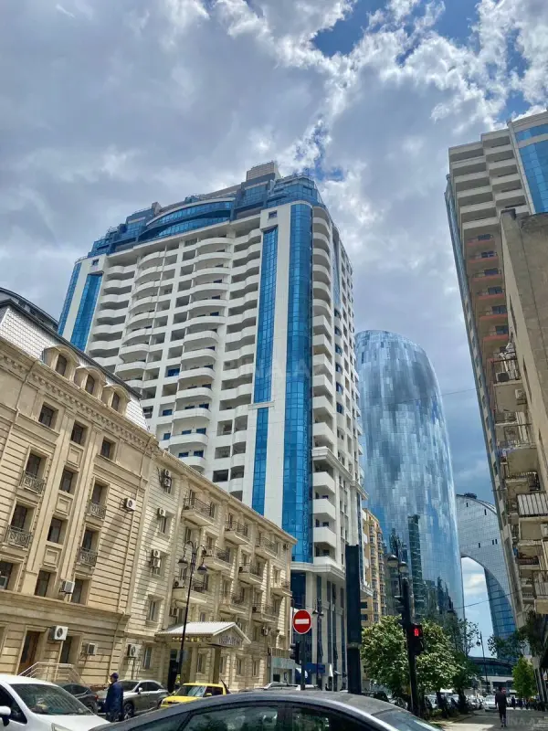 Kirayə verilir 3 otaqlı mənzil 140 m²