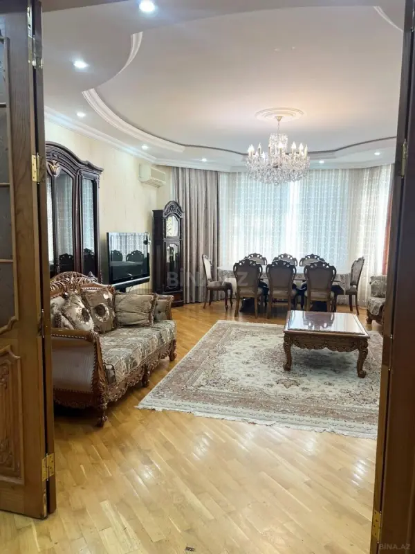 Kirayə verilir 4 otaqlı mənzil 180 m²
