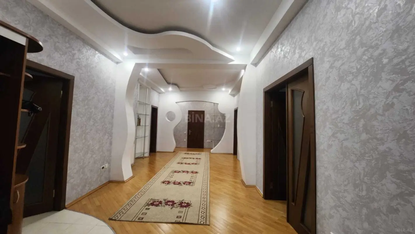 Kirayə verilir 5 otaqlı mənzil 220 m²