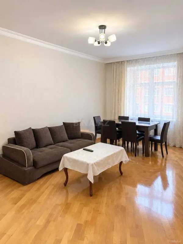 Kirayə verilir 3 otaqlı mənzil 130 m²