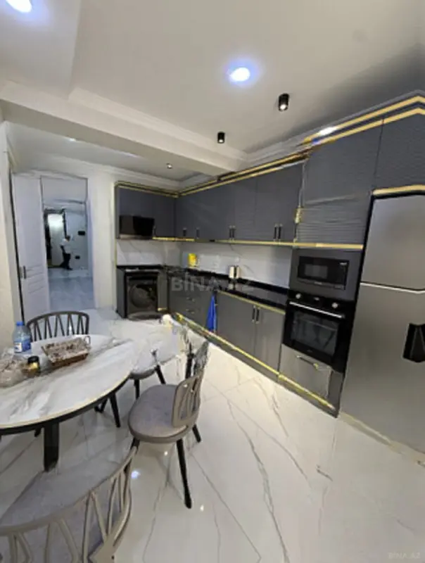 Kirayə verilir 3 otaqlı mənzil 135 m²