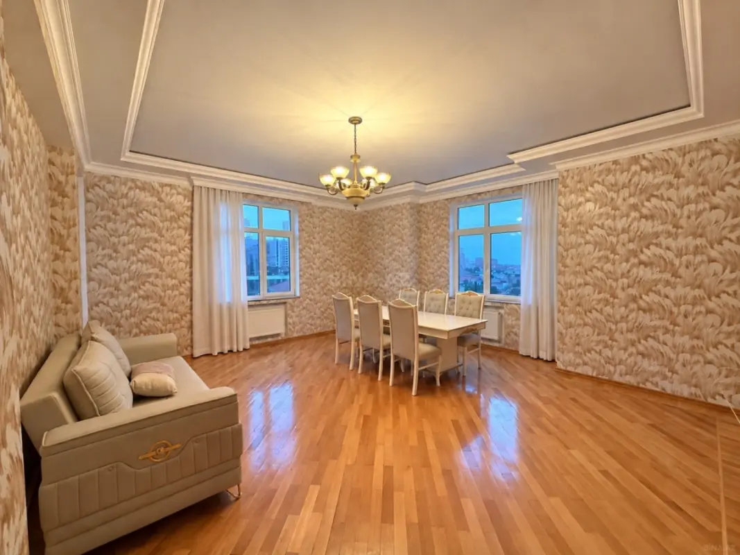 Satılır 3 otaqlı mənzil 132 m²