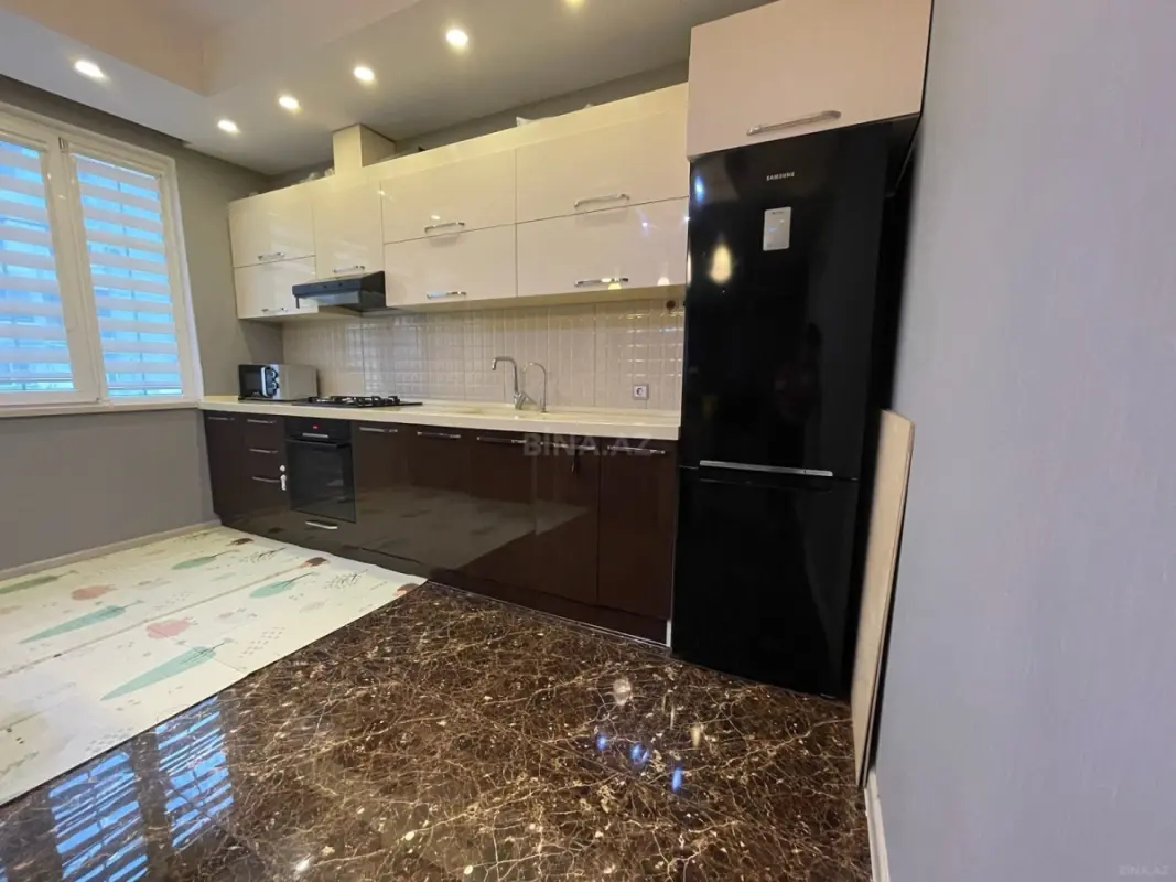 Satılır 10 otaqlı həyət evi 310 m²