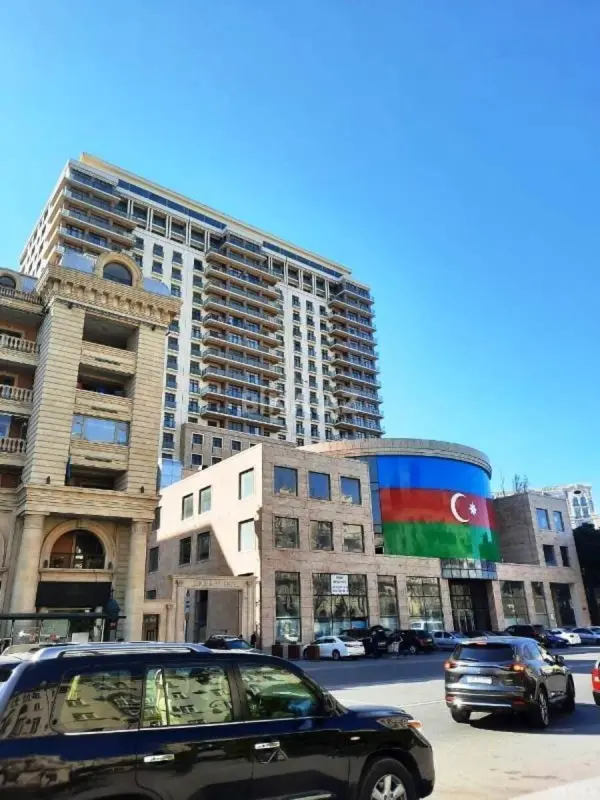 Kirayə verilir 3 otaqlı mənzil 160 m²