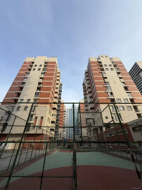 Satılır 3 otaqlı mənzil 172 m²