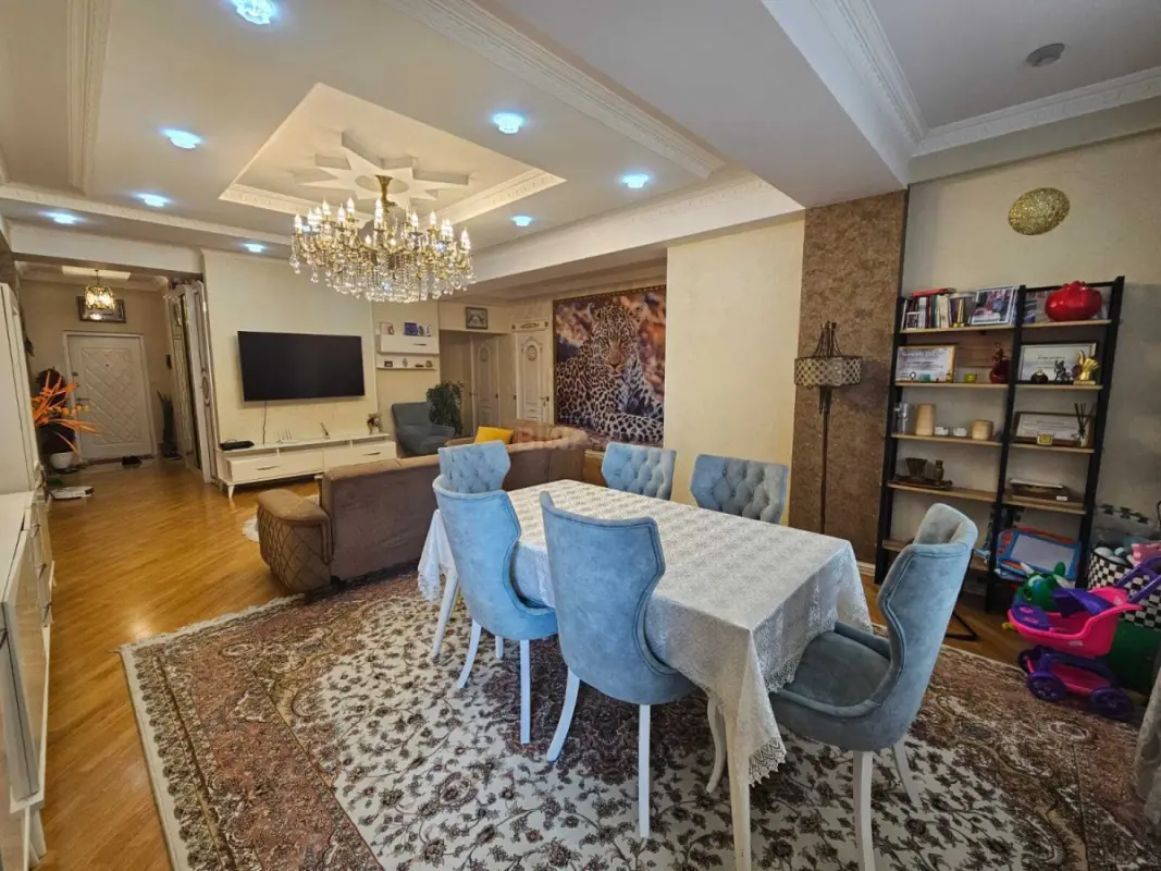 Satılır 4 otaqlı mənzil 169 m²