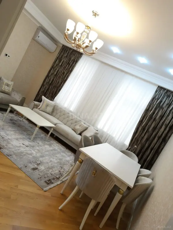 Satılır 3 otaqlı mənzil 134 m²