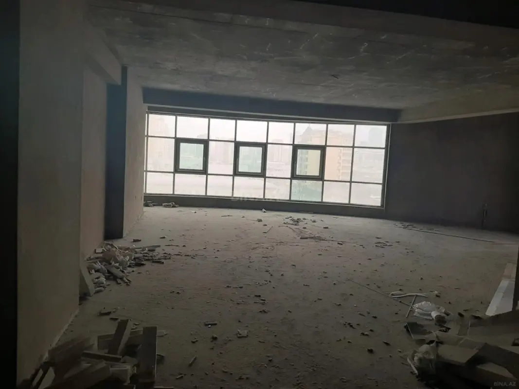 Satılır 4 otaqlı mənzil 264 m²
