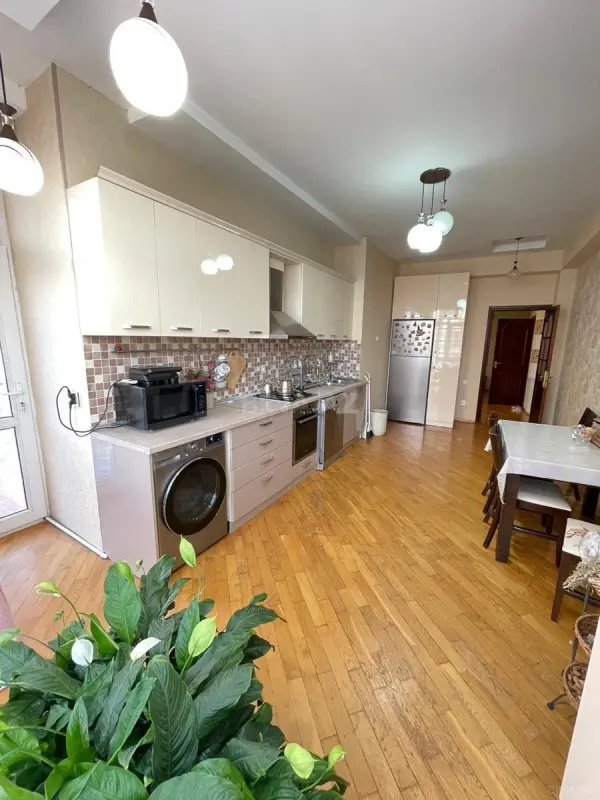 Satılır 3 otaqlı mənzil 126 m²
