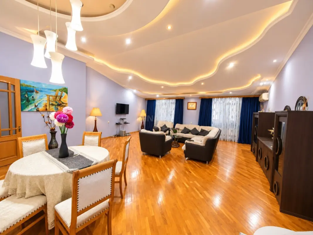 Kirayə verilir 2 otaqlı mənzil 120 m²