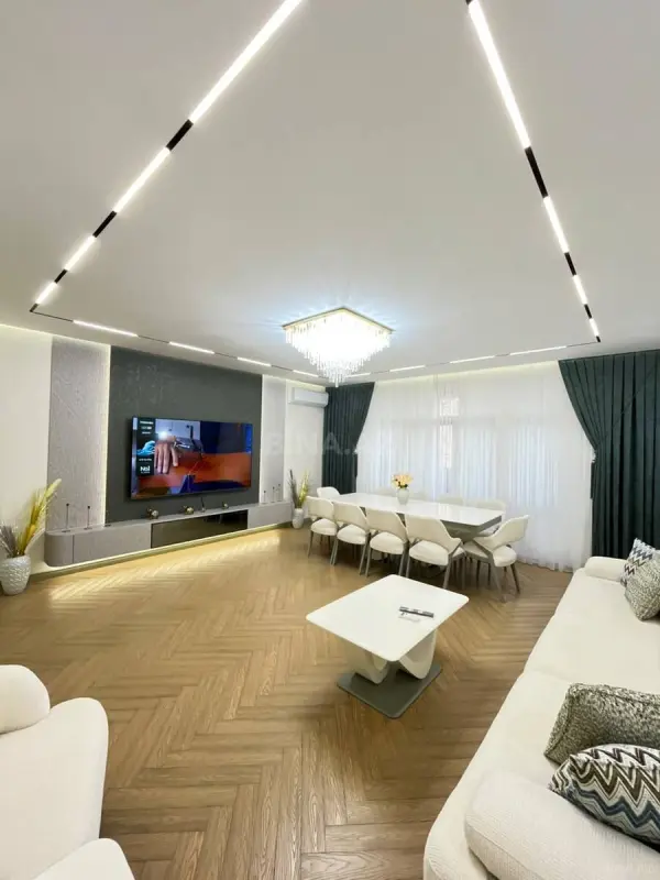 Satılır 4 otaqlı mənzil 186 m²