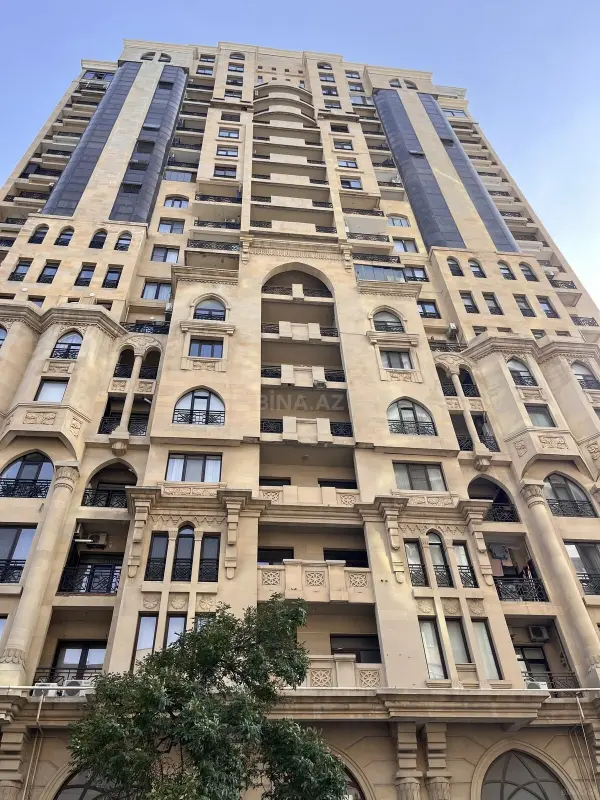 Satılır 6 otaqlı mənzil 285 m²