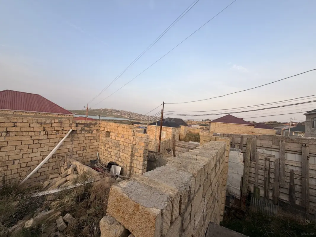 Satılır 2 otaqlı həyət evi 1400 m²