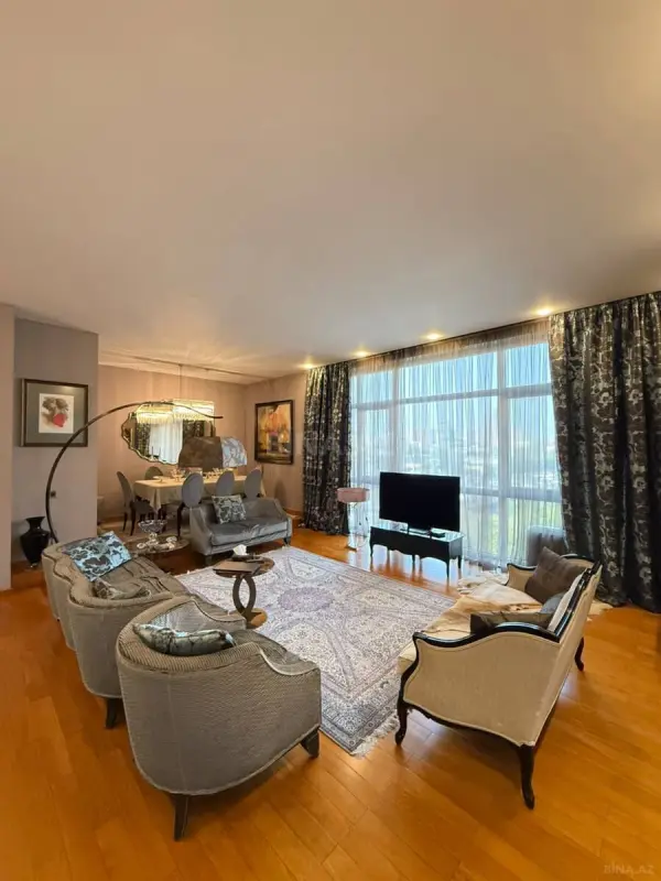 Satılır 3 otaqlı mənzil 174 m²