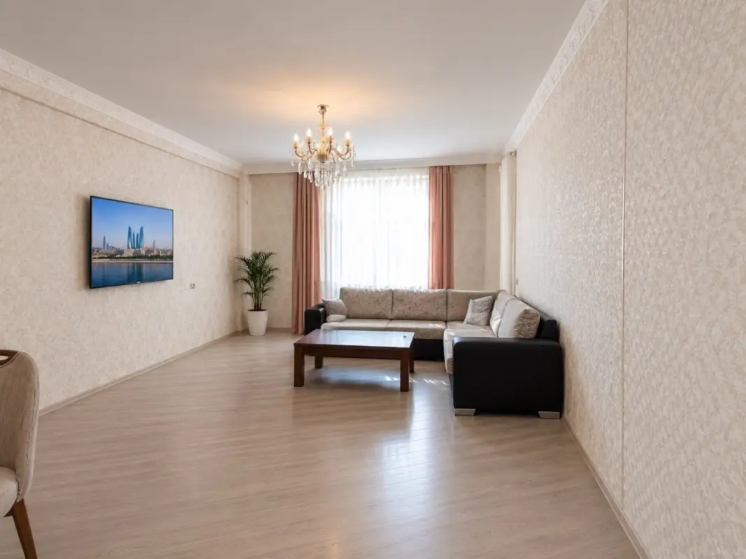 Kirayə verilir 3 otaqlı mənzil 150 m²