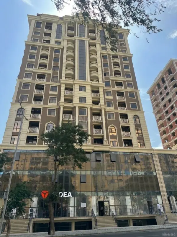 Satılır 4 otaqlı mənzil 131.5 m²