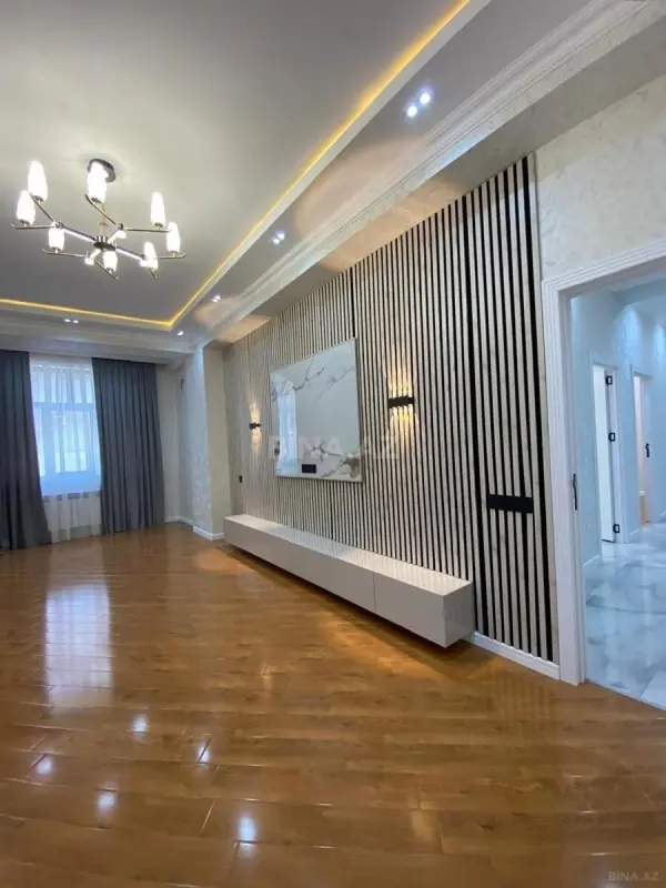 Satılır 3 otaqlı mənzil 132 m²