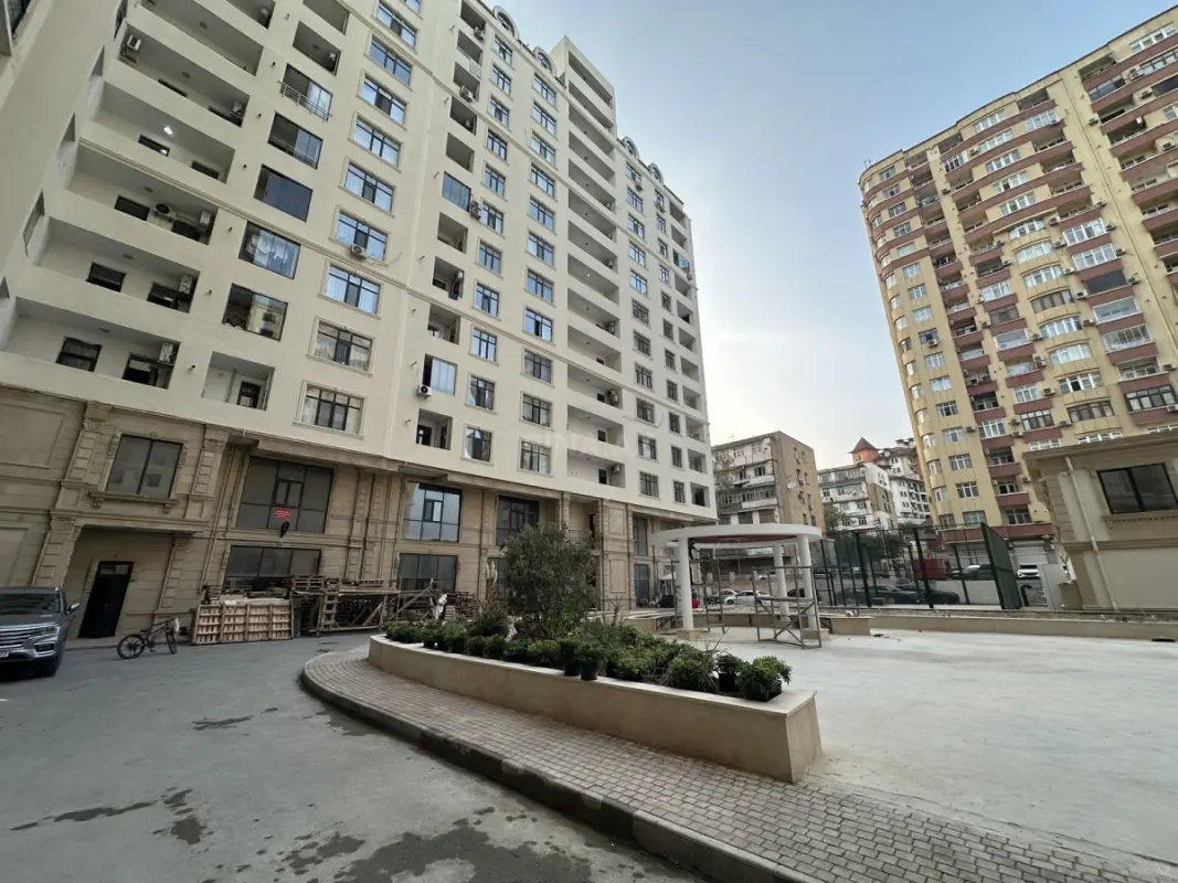 Kirayə verilir 2 otaqlı mənzil 115 m²