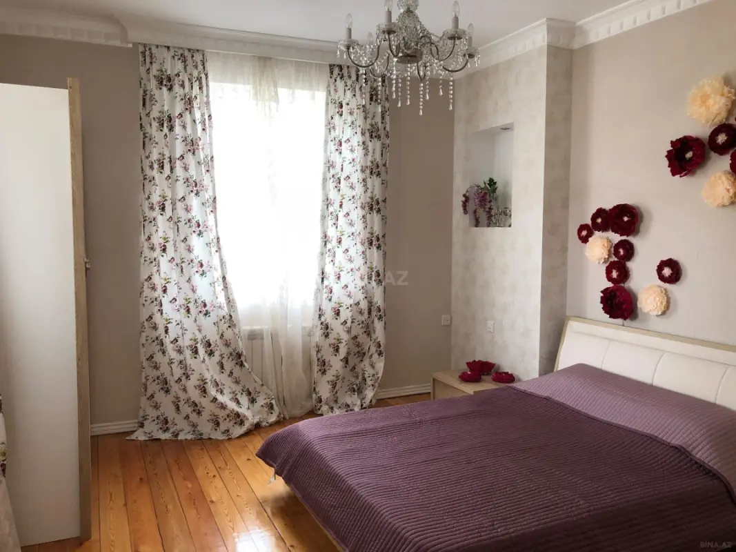 Satılır 5 otaqlı həyət evi 340 m²