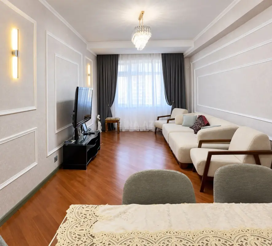 Satılır 3 otaqlı mənzil 131 m²