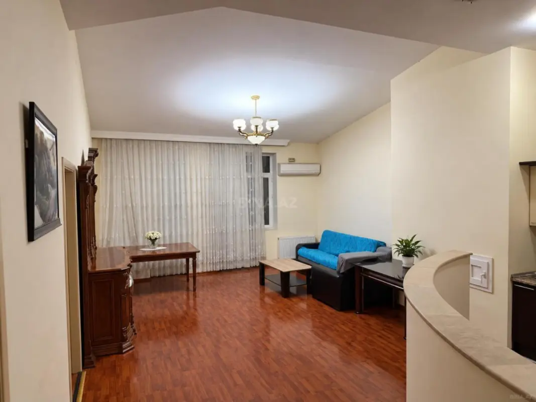 Satılır 3 otaqlı mənzil 108 m²