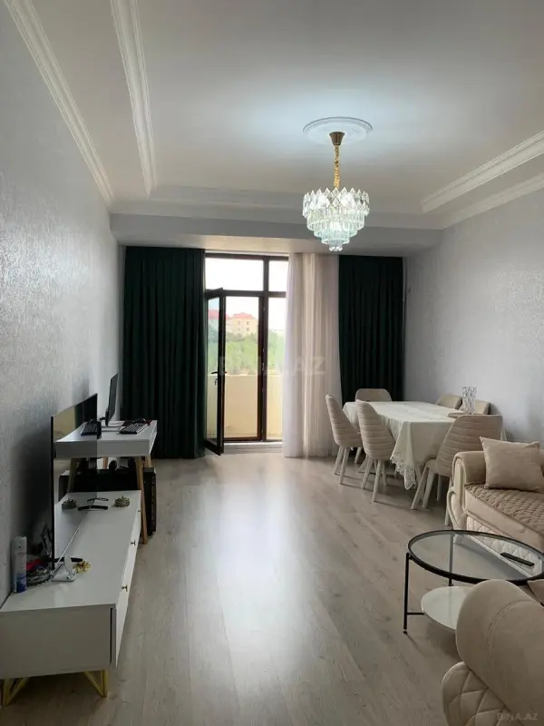 Satılır 3 otaqlı mənzil 138 m²