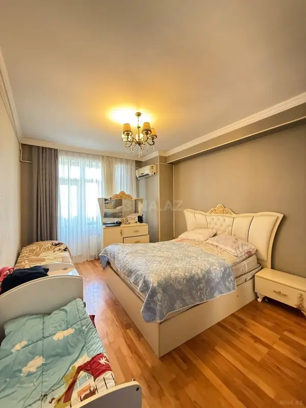 Satılır 2 otaqlı mənzil 76 m²