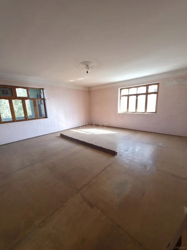 Satılır 4 otaqlı mənzil 130 m²