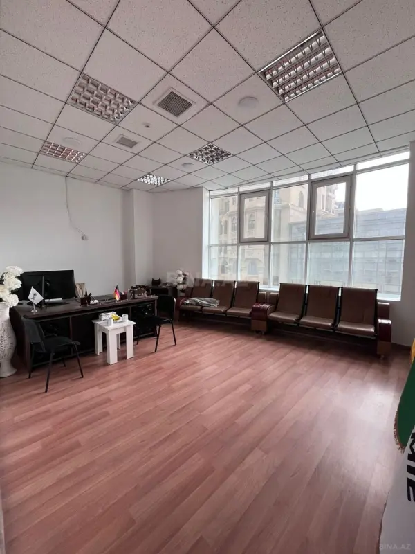 Kirayə verilir 5 otaqlı ofis 140 m²