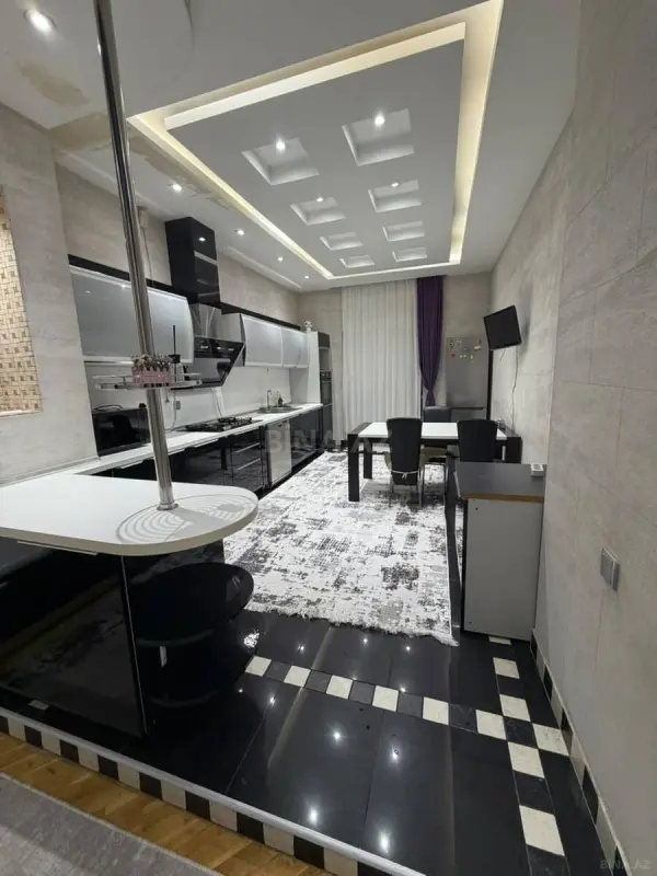Kirayə verilir 5 otaqlı mənzil 180 m²