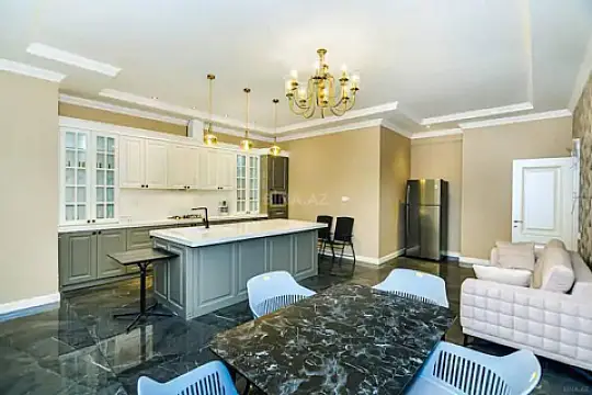 Satılır 3 otaqlı mənzil 275 m² — Bakı 3 otaq 275.00 m²