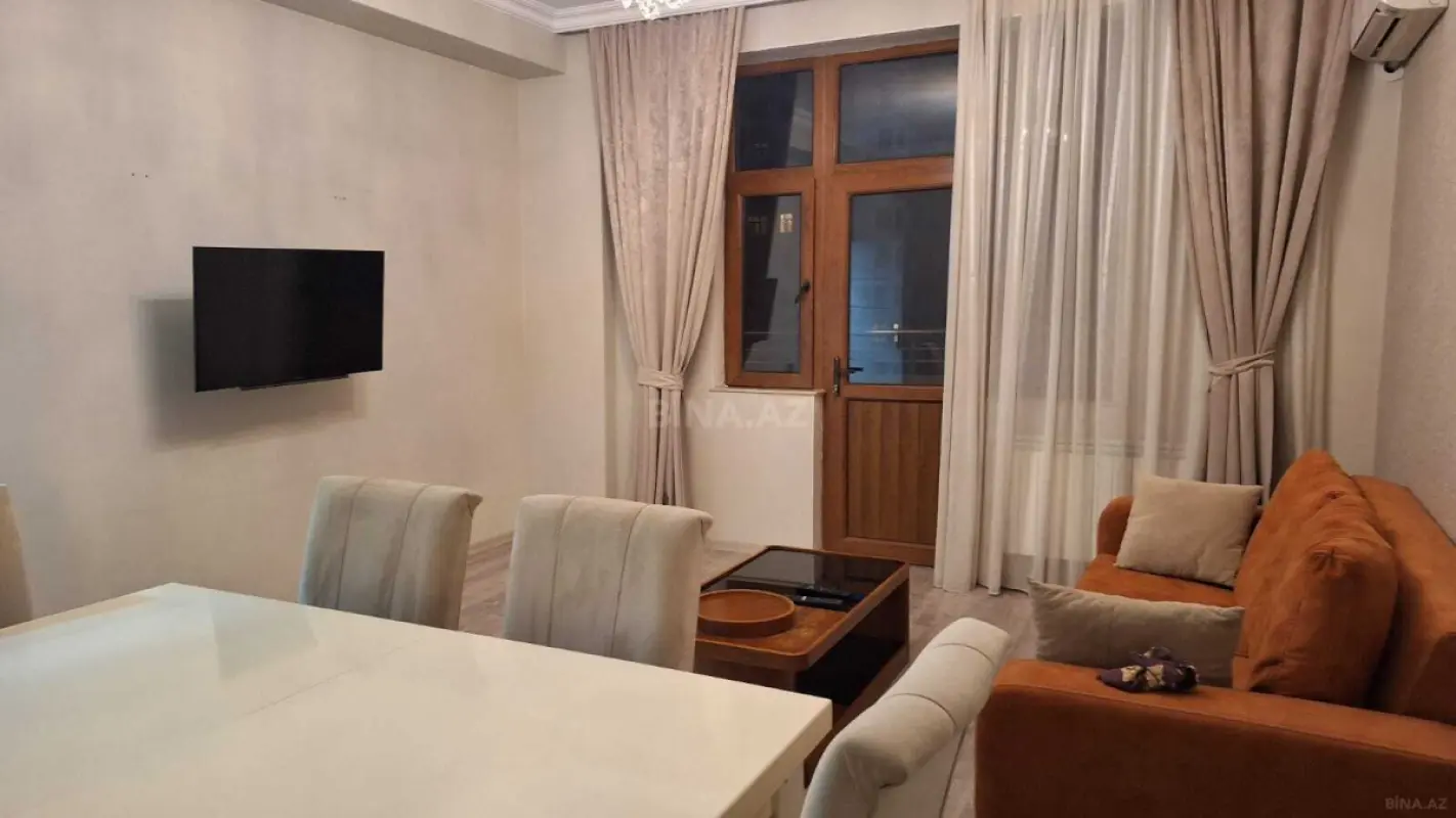 Kirayə verilir 2 otaqlı mənzil 103 m²