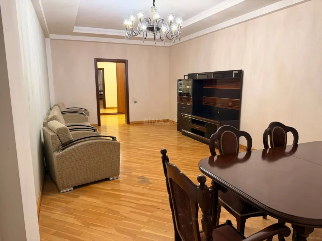Kirayə verilir 3 otaqlı mənzil 140 m²